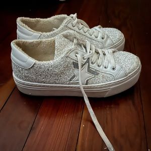 STEVE MADDEN SNEAKERS